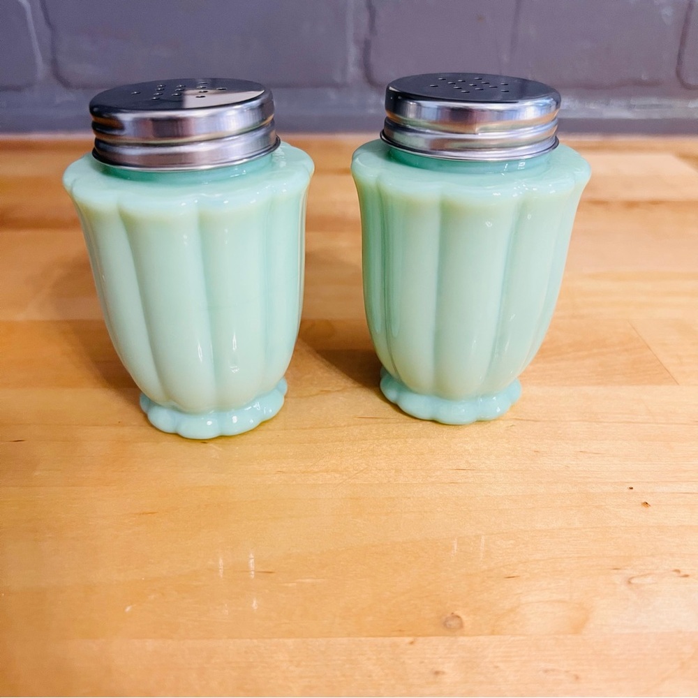 The Pioneer Woman Timeless Beauty Jade Green Milk Glass Salt & Pepper Shaker Set